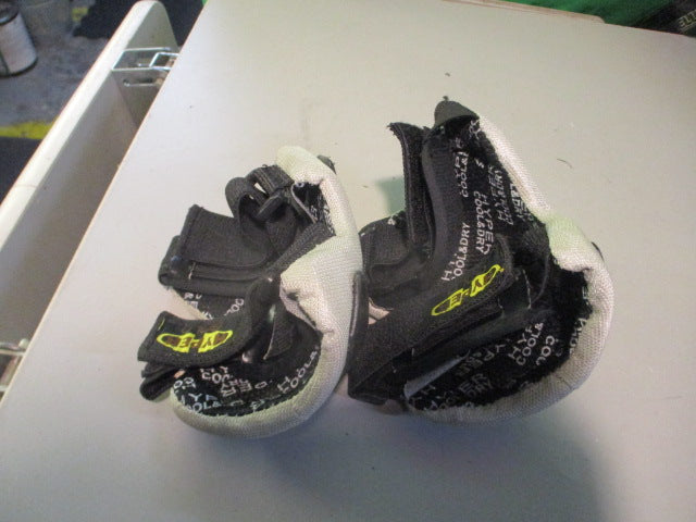 Load image into Gallery viewer, Used Hyper Adult Medium Skating Elbow Pads
