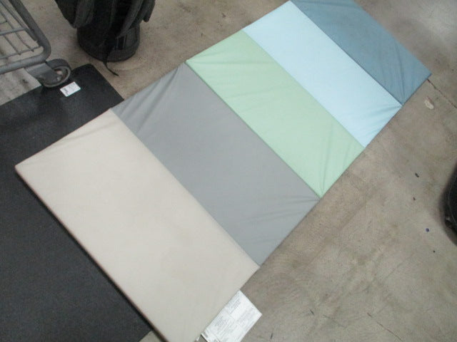 Load image into Gallery viewer, Used Pelfsig Folding Gym Mat (78 x 185 cm)
