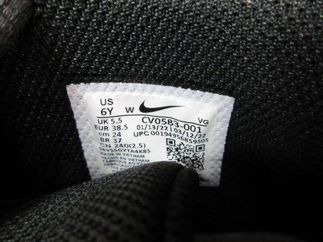 Load image into Gallery viewer, Used Nike Alpha Menace 3 Shark Football - Size Youth 6
