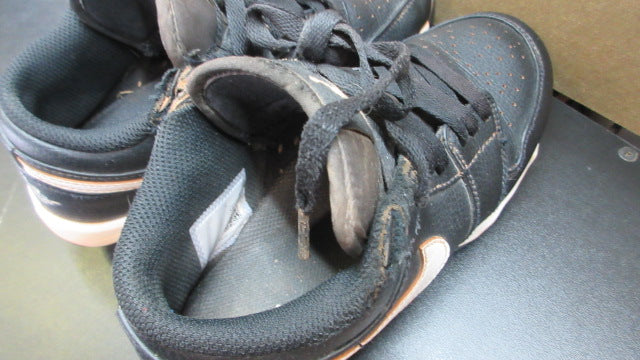 Load image into Gallery viewer, Used Jordan 1 Low Cleats - Size 4 Youth
