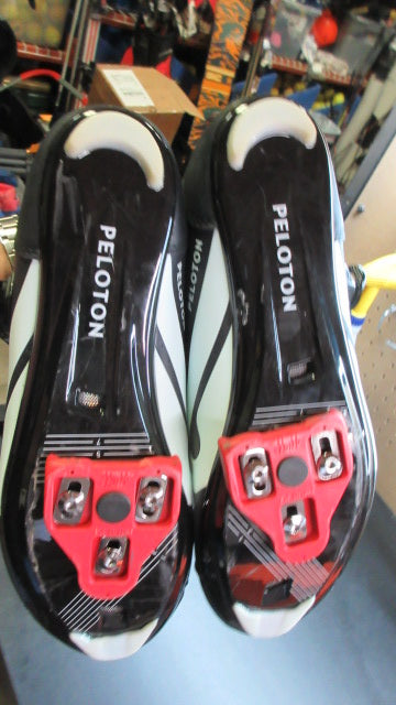 Load image into Gallery viewer, Used Peloton Spin Bike Shoes Size 45 US Size 11.5
