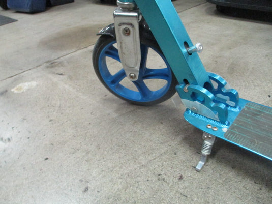 Used Razor Big Wheel W/ Kick Stand