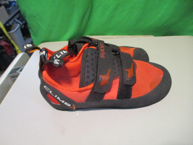 Load image into Gallery viewer, Used Climb X Rave Strap Size 7 Climbing Shoes
