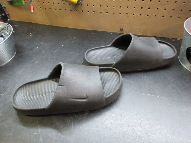 Load image into Gallery viewer, Used Nike Calm Slides
