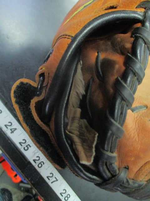 Load image into Gallery viewer, Used wilson Pro FP500 32" RHt Fastpitch Softball Catchers Glove
