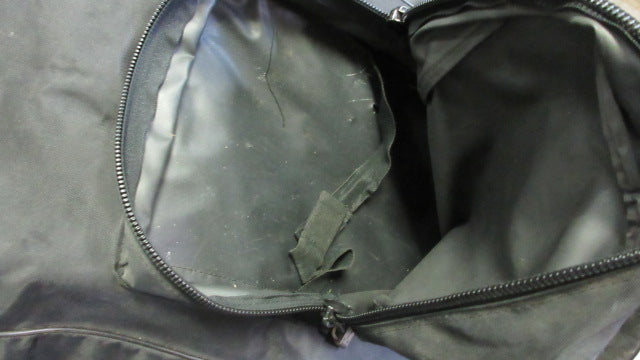 Load image into Gallery viewer, Used Woody&#39;s 5 Par Travel Soft Golf Bag - small wear
