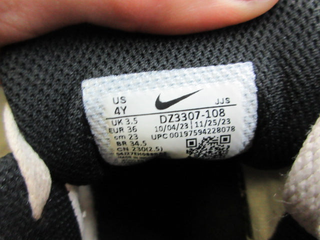 Load image into Gallery viewer, Used Nike Air Max 1 Sneakers - Size Youth 6
