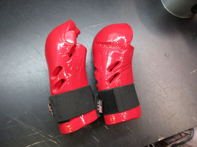 Load image into Gallery viewer, Used U.S. Martial Arts Gloves

