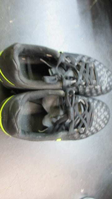 Used Nike Tiempo Size 3.5 Soccer Shoes