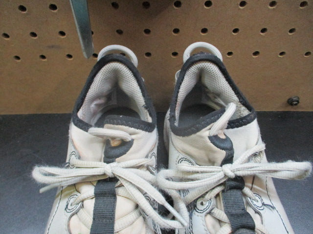 Load image into Gallery viewer, Used Nike Future Field Boys' Turf Shoes - Size Youth 2.5
