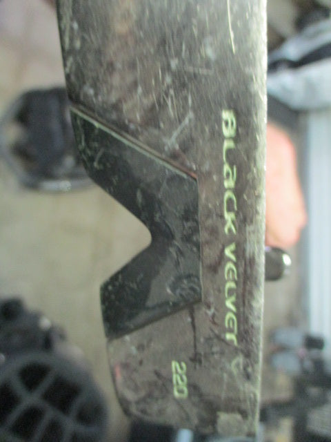 Load image into Gallery viewer, Used Black Velvet 220 RH Putter
