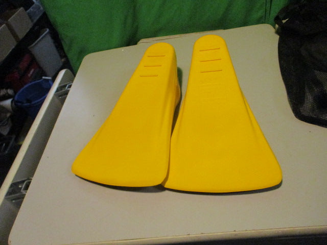 Load image into Gallery viewer, Used Fins Zoomers Gold Short Blade Size 7.5 - 8.5  Mens Training Fins
