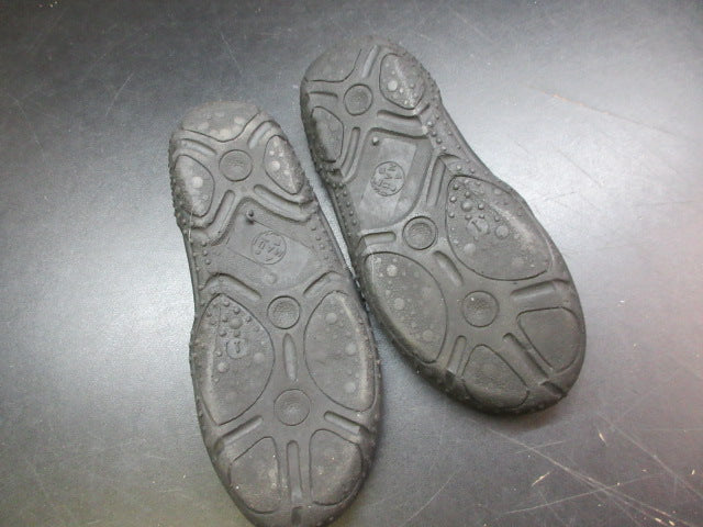 Load image into Gallery viewer, Used Maui &amp; Sons Water Shoes - Size 1
