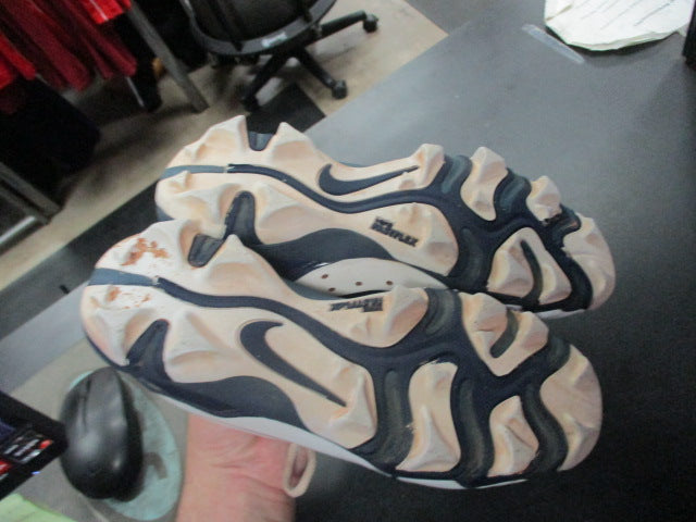 Load image into Gallery viewer, Used Nike Diamond Cleats Size 3.5
