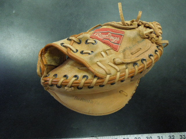 Load image into Gallery viewer, Used Vintage Rawlings RCM45 RHT Catchers Mitt Heavy Wear to Outer Stitching

