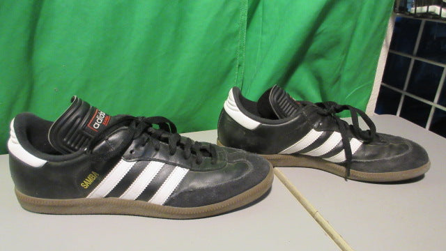 Load image into Gallery viewer, Used Adidas Samba Classic Indoor Soccer Shoes - Size 9.5
