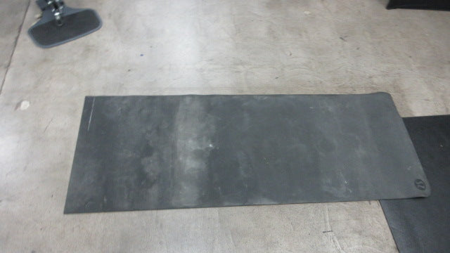 Load image into Gallery viewer, Used Lululemon Yoga Mat - Black

