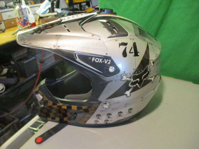Load image into Gallery viewer, Used Fox V2 Pilot Medium 57-58cm Motorcross Helmet
