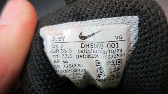 Load image into Gallery viewer, Used Nike Vapor Shark Football Cleats - Size Youth 3.5
