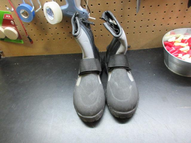 Load image into Gallery viewer, Used NRS ATB Wetshoes - Size 8
