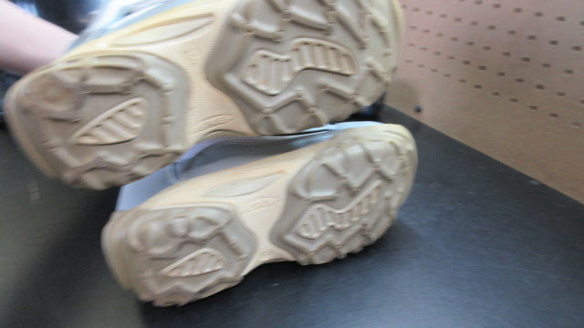 Load image into Gallery viewer, Used Askew Snowboarding Boots - Size 25,0
