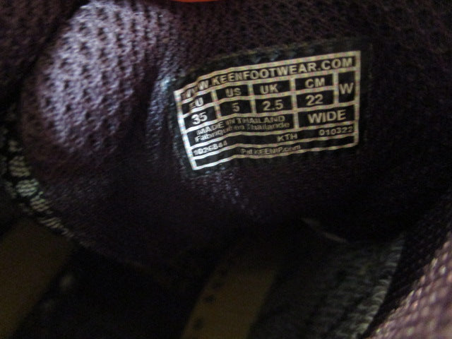 Load image into Gallery viewer, Used Keen Hiking Boots Size 5
