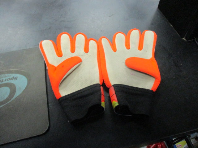Load image into Gallery viewer, Used Sportout Size 6 Soccer Goalie Gloves
