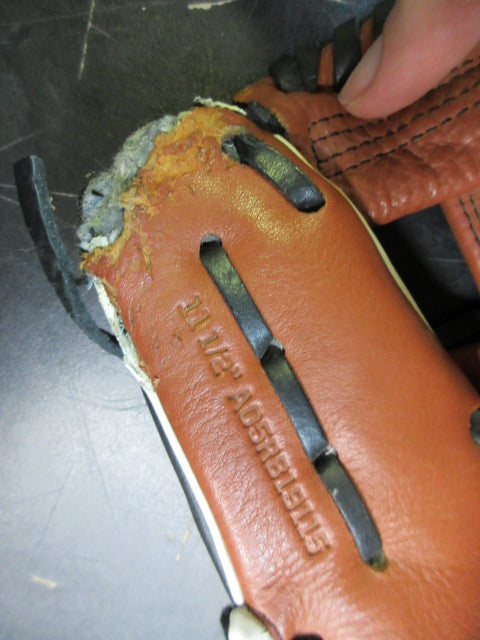 Load image into Gallery viewer, Used Wilson A500 11.5" Glove - RHT
