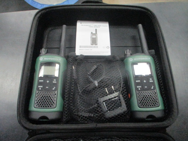 Load image into Gallery viewer, Used Motorola TalkAbout T4XX Walkie Talkie Set w/ Carry Bag

