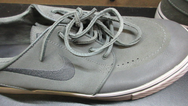 Load image into Gallery viewer, Used Nike SB Stefan Janoski Skating Shoes - Size 10
