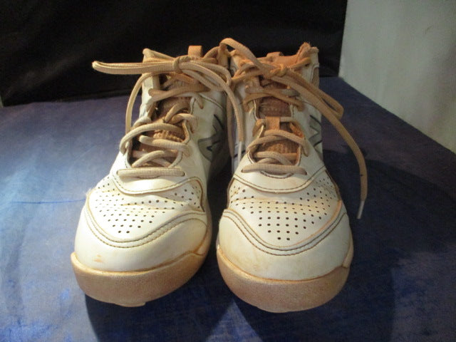 Load image into Gallery viewer, Used New Balance Cleats Size 4
