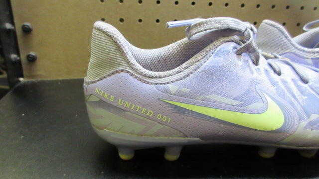 Load image into Gallery viewer, Used Nike United 001 Size Youth 3.5 Soccer Cleats
