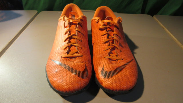 Load image into Gallery viewer, Used Nike MercurialX VaporX 12 Club TF &#39;Total Orange&#39; Indoor Soccer Cleats Y5
