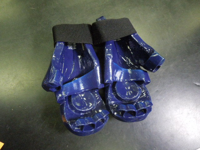 Load image into Gallery viewer, Used Century Sparring Hand Pad Gloves Size Child
