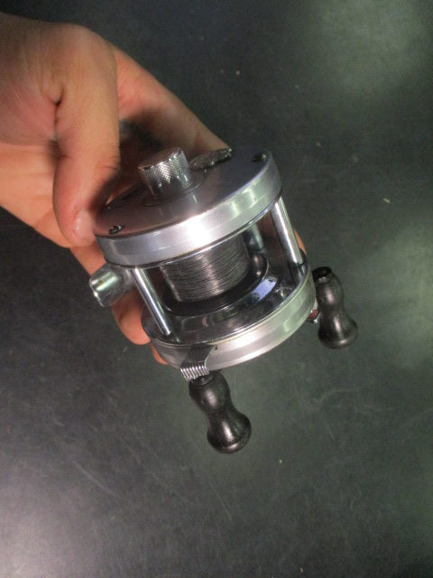 Load image into Gallery viewer, Vintage Abu Garcia Ambassadeur 4500C Baitcasting Fishing Reel
