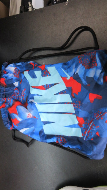 Load image into Gallery viewer, Used Nike Draw-String Backpack
