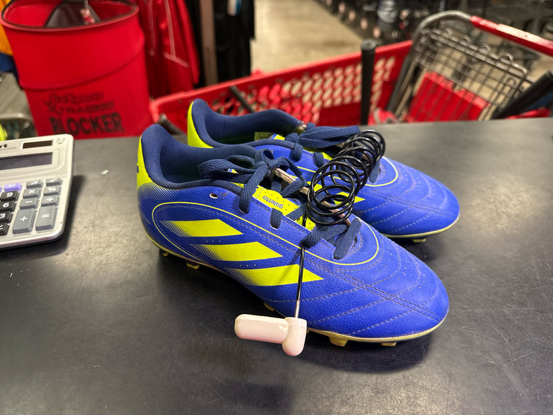 Load image into Gallery viewer, Used Adidas Galetto Soccer Cleats Size 3.5
