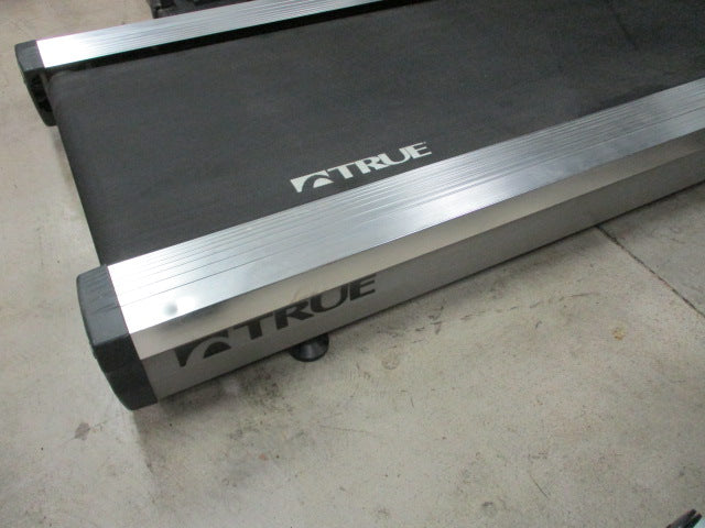 Load image into Gallery viewer, Used TRUE CS550 Commercial Treadmill With 15" Touch screen
