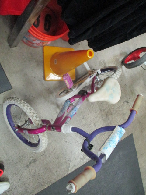 Load image into Gallery viewer, Used Huffy Seastar 16" 1 Speed Kids Bike W/ Training Wheels
