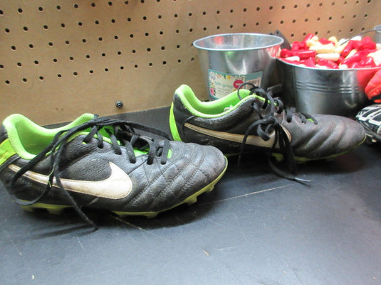 Used Nike Tiempo Soccer Cleats - Size Youth 3.5