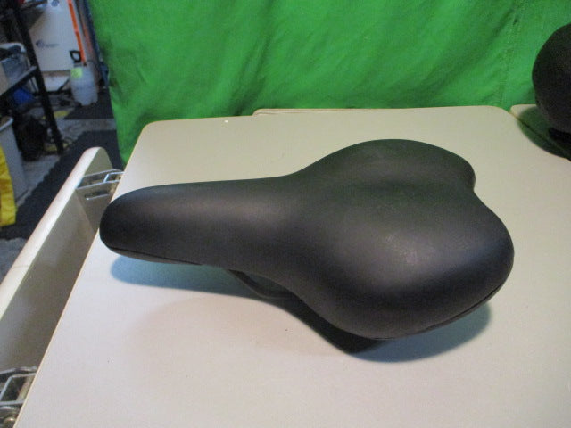 Load image into Gallery viewer, Used Black Bicycle Seat
