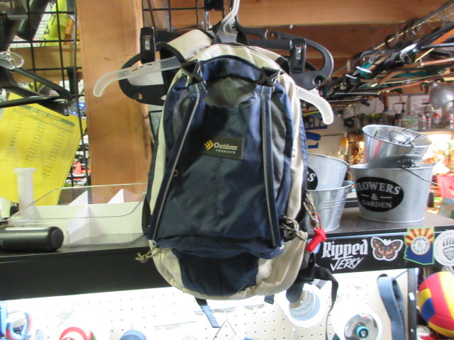 Load image into Gallery viewer, Used Outdoor Products Iceberg Hydration Pack

