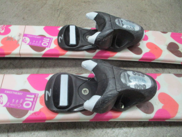 Load image into Gallery viewer, Used Roxy 110cm Junior Skis w/ Rossignol Comp J Bindings
