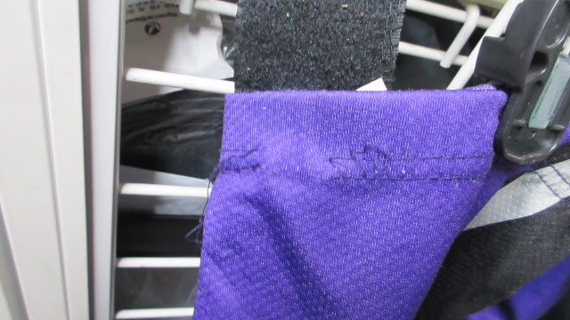 Load image into Gallery viewer, Used Purple Hockey Siocks - wear
