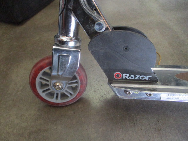 Load image into Gallery viewer, Used Razor Classic  Foldable Kids Scooter in Red
