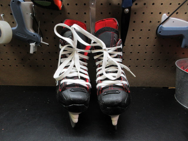 Load image into Gallery viewer, Used Bauer N5 Hockey Skates - Size Youth 13
