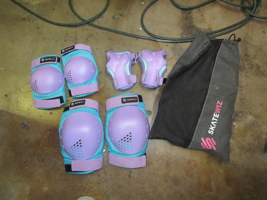 Used Skatewiz Skating Set - Knee Pads, Elbow Pads, Wrist Guards - Size Med/Lg
