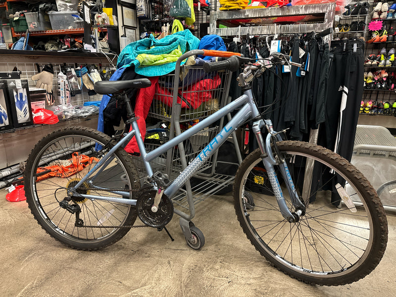 Load image into Gallery viewer, Used Trayl Passage 1.0 Mountain Bike Size Medium
