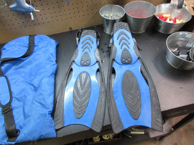 Load image into Gallery viewer, Used U.S Divers LUX Dive Fins - Size Large
