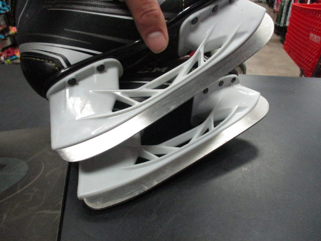 Load image into Gallery viewer, Used Ccm Tacks 9040 Size 13 Youth Hockey Skates
